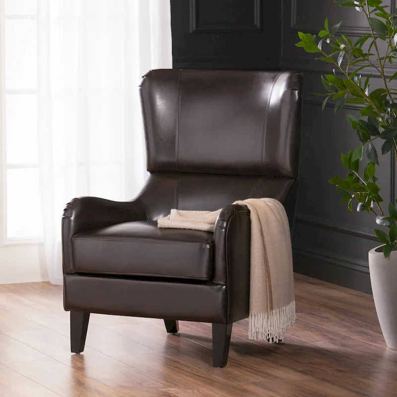 Fauteuil club capitonné à oreilles et dossier haut avec pieds en bois de bouleau