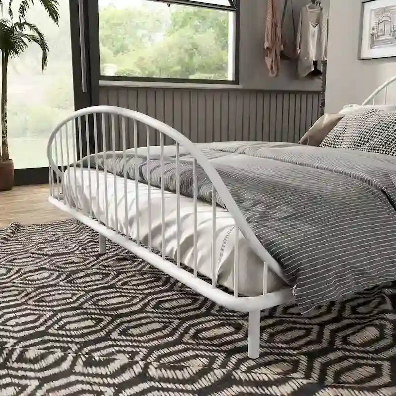 Cadre de lit incurvé en métal thermolaqué, sans sommier tapissier requis